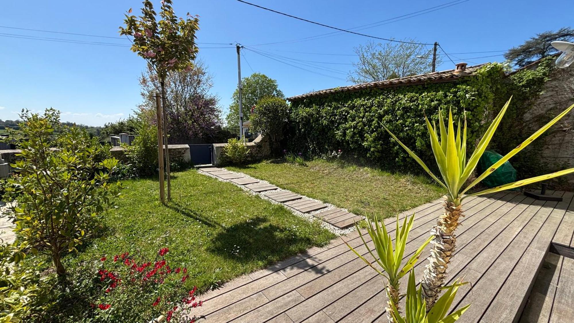 Maison De Charme Avec Jardin Et Terrasse Camblanes-et-Meynac Esterno foto
